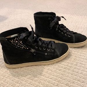Ugg high top shoes w/ side zip 7.5
